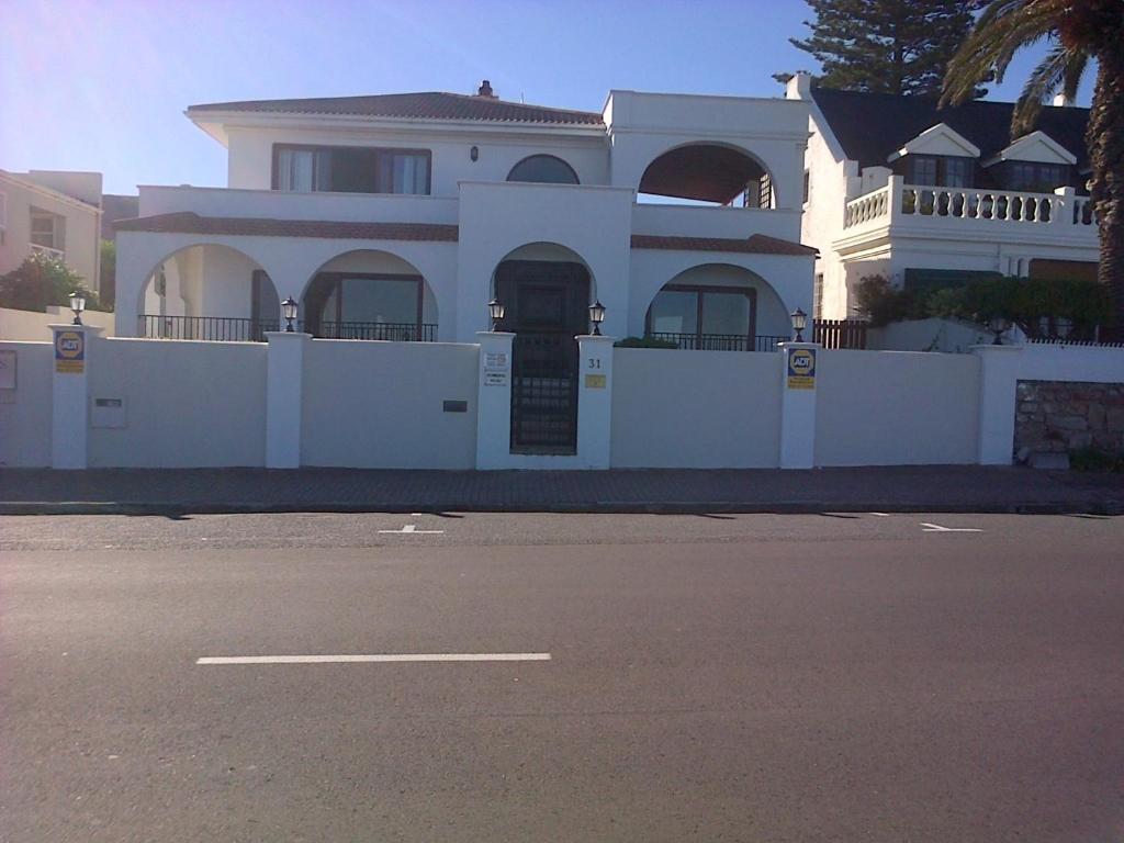 Nautilus Guest House هيرمانوس المظهر الخارجي الصورة